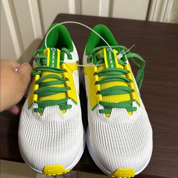 Nike Pegasus 40 Oregon Ducks- Brand New No Box - Picture 1 of 6